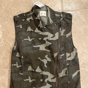 Silence + Noise / Urban Outfitters Women's S Camo Floral Embroidered Vest--NWT